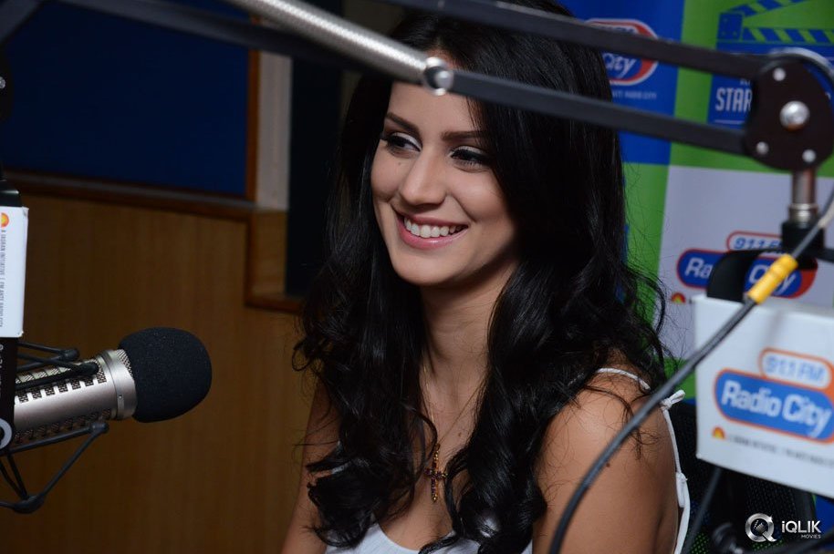 Thikka-Movie-Team-At-Radio-City